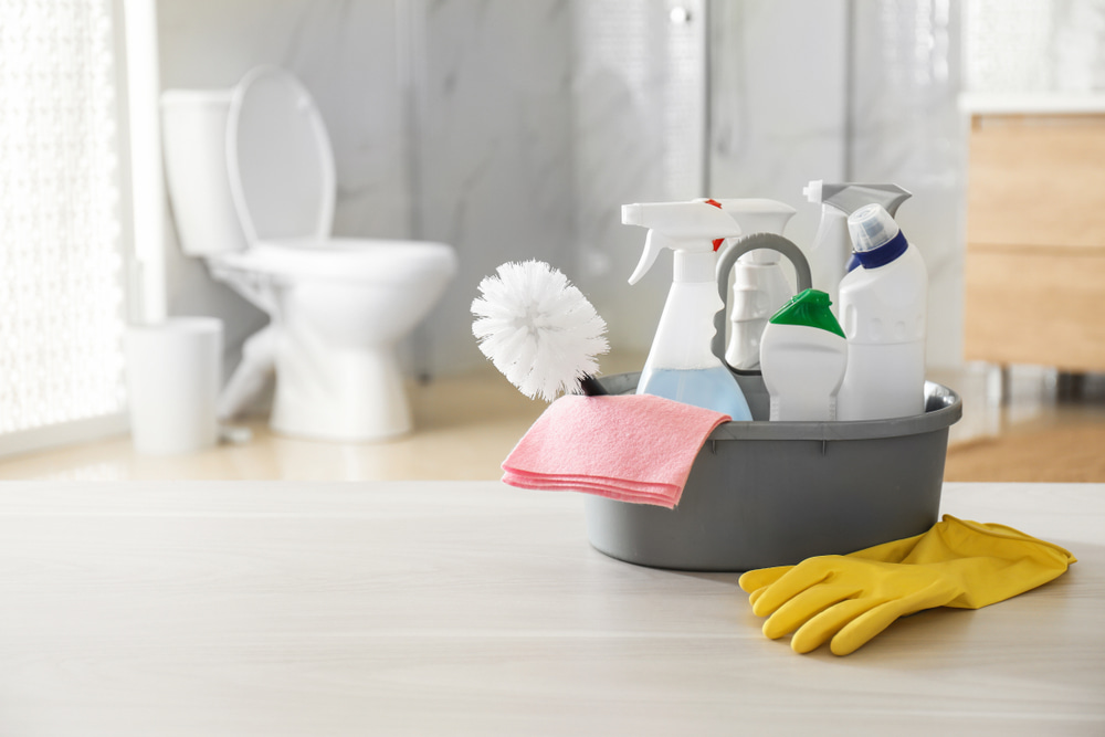 شركة تنظيف حمامات دبي..20%خصم لـ تلميع تطهير الحمامات0545598952اتصل بنا Organizing-Your-Bathroom-Cleaning-Supplies